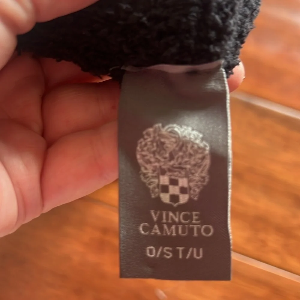 NWOT Black/Grey Vince Camuto Mittens One Size